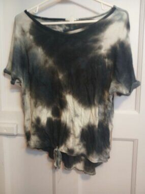 Crown of Hearts Girls XL Black and White Short Sleeve Shirt